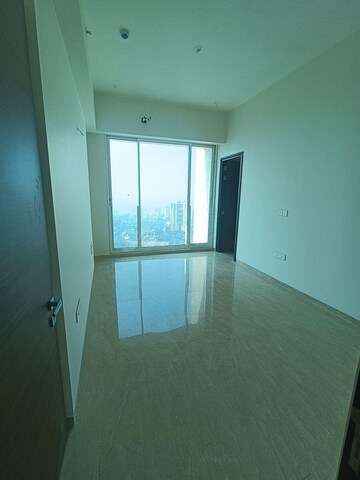 Room in 3 BHK Apartment at Raheja Imperia, Worli – for Rent
