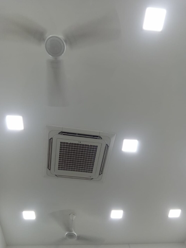 Room, express-zone Commercial Office Space 450 Sq.Ft. In Malad East Mumbai 8161077