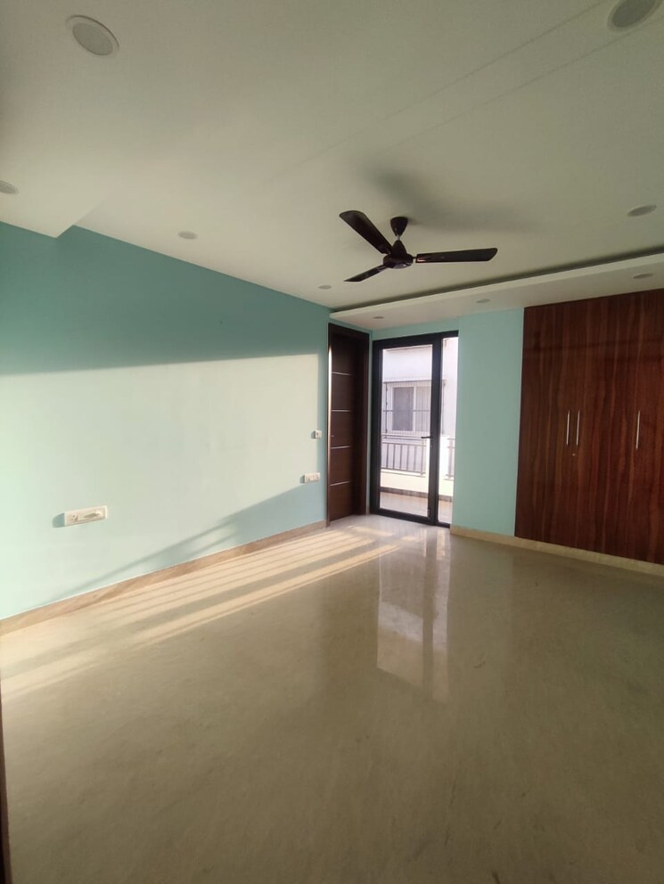 Room, saket 3 Bedroom 250 Sq.Yd. Apartment In Saket Delhi 8161127