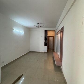 Room in 2 BHK Apartment at Suncity Avenue 76, Sector 76 – for Rent