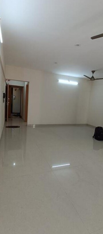 Room in 2 BHK Apartment at Bajaj Emerald, Andheri East – for Rent