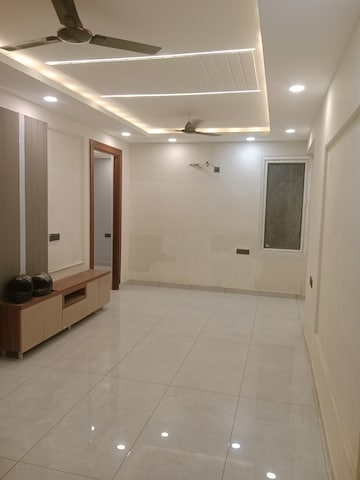 Building Lobby in 3 BHK Builder Floor at Sector 73 – for Sale
