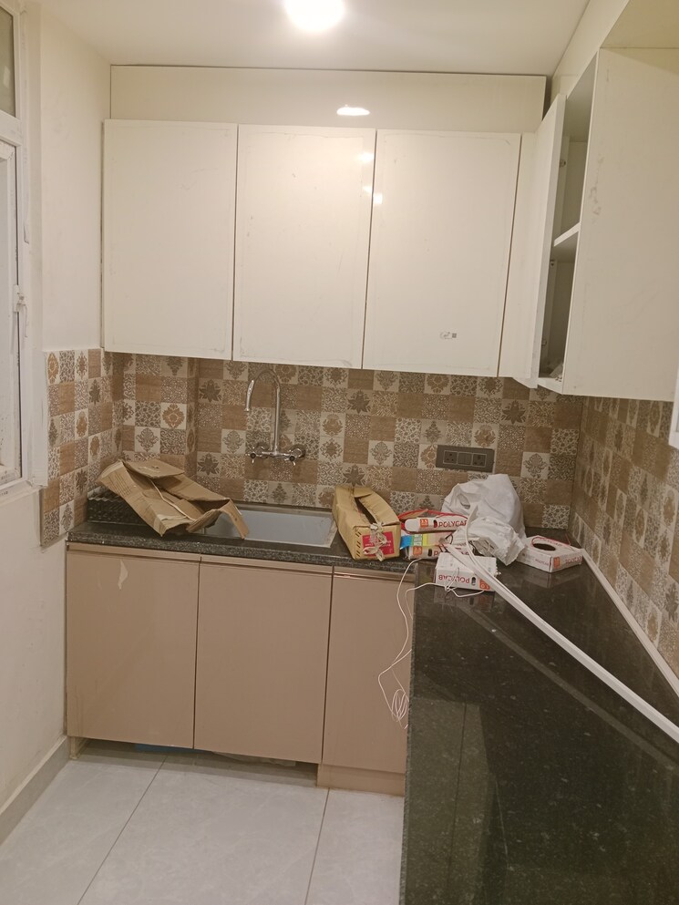 Kitchen, sector 73 3 Bedroom 1400 Sq.Ft. Builder Floor In Sector 73 Noida 8161173