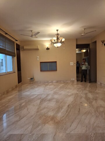 Room in 4 BHK Apartment at Saket – for Sale
