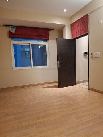 Room in 4 BHK Apartment at Saket – for Sale