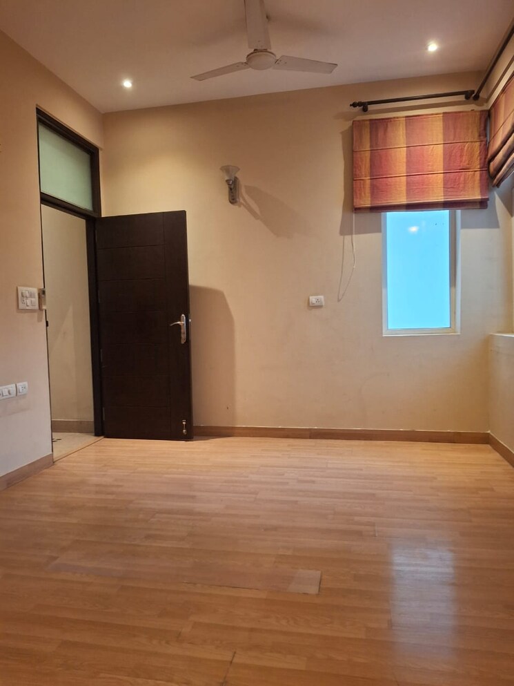 Room, saket 4 Bedroom 500 Sq.Yd. Apartment In Saket Delhi 8161187