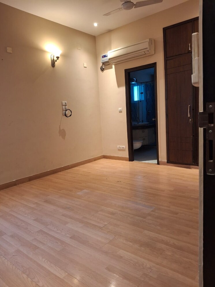 Room, saket 4 Bedroom 500 Sq.Yd. Apartment In Saket Delhi 8161187