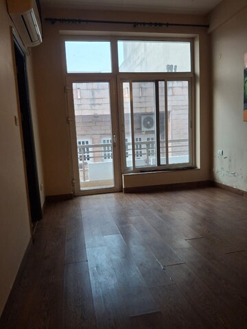 Room in 4 BHK Apartment at Saket – for Sale
