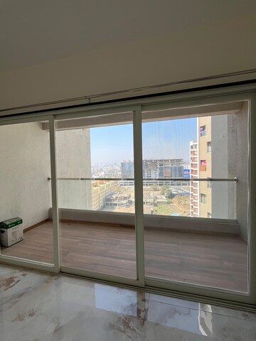 Room in 2 BHK Apartment at Mantra Monarch, Balewadi – for Rent