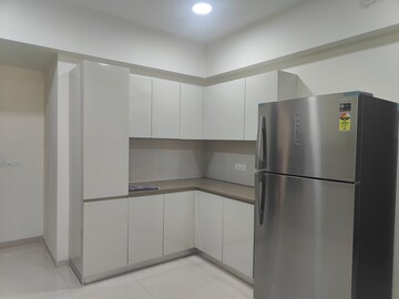 Room in 5 BHK Apartment at Hiranandani Estate Rodas Enclave, Ghodbunder Road – for Rent