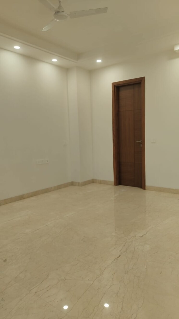 Room, saket 3 Bedroom 200 Sq.Yd. Apartment In Saket Delhi 8161234