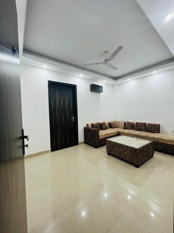 Living Room in 1 BHK Builder Floor at Ansal Sushant Lok I, Sector 43 – for Rent