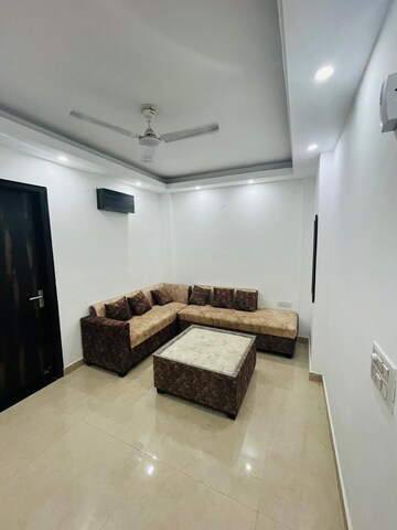 Living Room in 1 BHK Builder Floor at Ansal Sushant Lok I, Sector 43 – for Rent