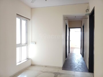 Room in 2 BHK Apartment at Runwal The Orchard Residency, Ghatkopar West – for Rent