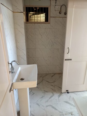 Bathroom in 2.5 BHK Apartment at Oasis Green, Patiala Road – for Rent