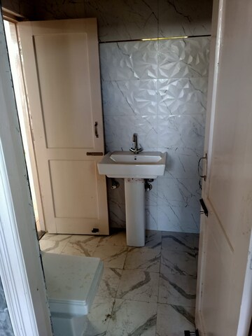 Bathroom in 2.5 BHK Apartment at Oasis Green, Patiala Road – for Rent