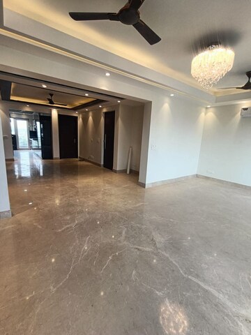 Room in 3.5 BHK Builder Floor at BPTP Amstoria, Sector 102 – for Sale