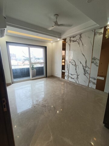 Room in 3.5 BHK Builder Floor at BPTP Amstoria, Sector 102 – for Sale