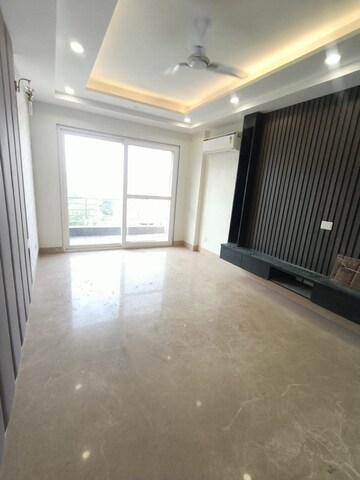 Room in 3.5 BHK Builder Floor at BPTP Amstoria, Sector 102 – for Sale