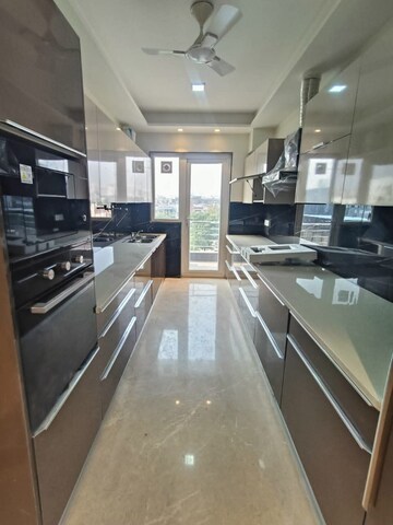 Kitchen in 3.5 BHK Builder Floor at BPTP Amstoria, Sector 102 – for Sale