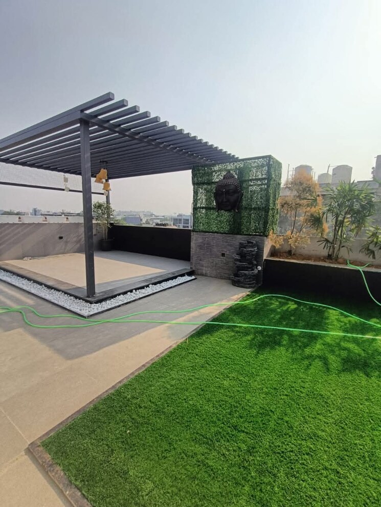 Garden, bptp-amstoria 3.5 Bedroom 2367 Sq.Ft. Builder Floor In Sector 102 Gurgaon 8161395