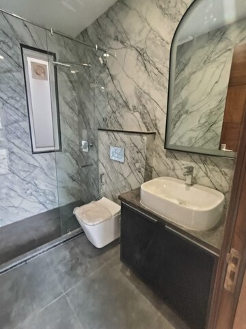 Bathroom in 3.5 BHK Builder Floor at BPTP Amstoria, Sector 102 – for Sale