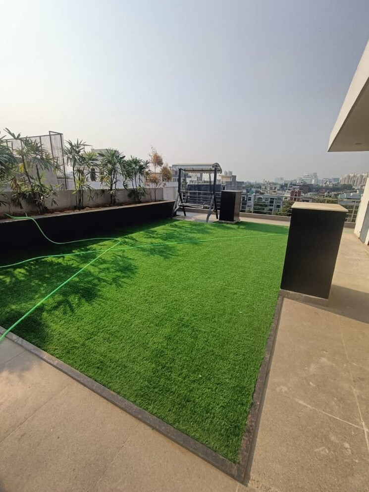 Garden, bptp-amstoria 3.5 Bedroom 2367 Sq.Ft. Builder Floor In Sector 102 Gurgaon 8161395