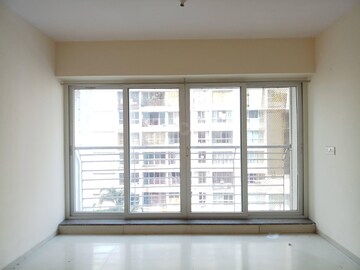 Room in 2.5 BHK Apartment at Runwal The Orchard Residency, Ghatkopar West – for Rent