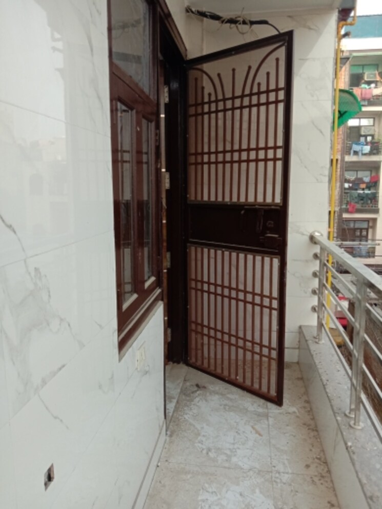 Balcony, dwarka mor 3 Bedroom 675 Sq.Ft. Builder Floor In Dwarka Mor Delhi 8161560