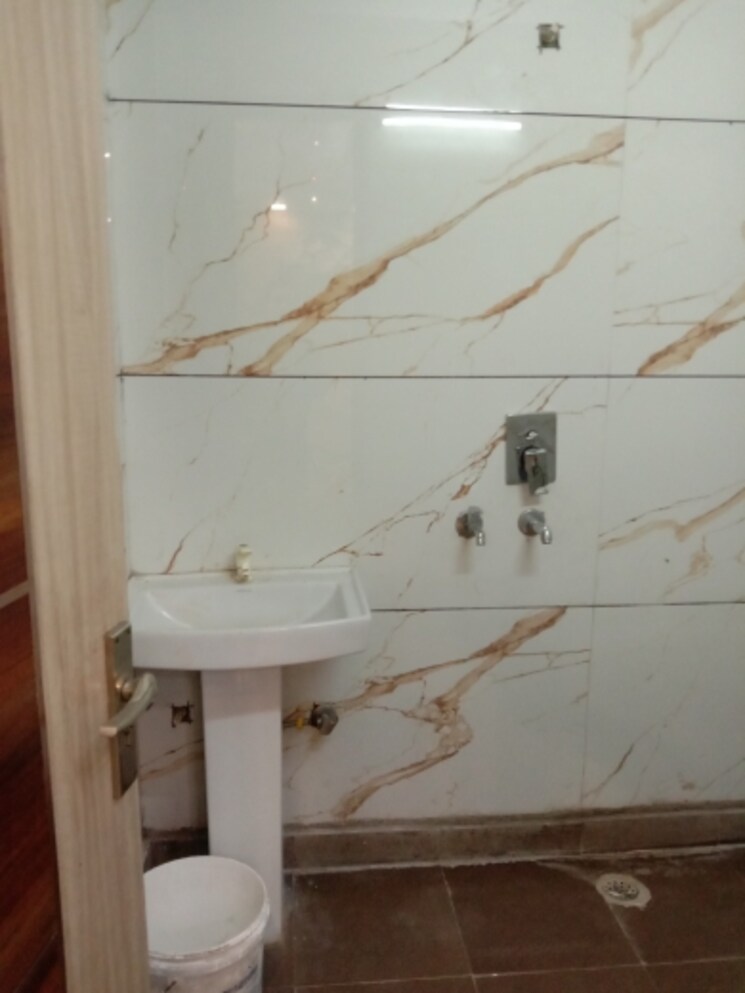 Bathroom, dwarka mor 3 Bedroom 675 Sq.Ft. Builder Floor In Dwarka Mor Delhi 8161560