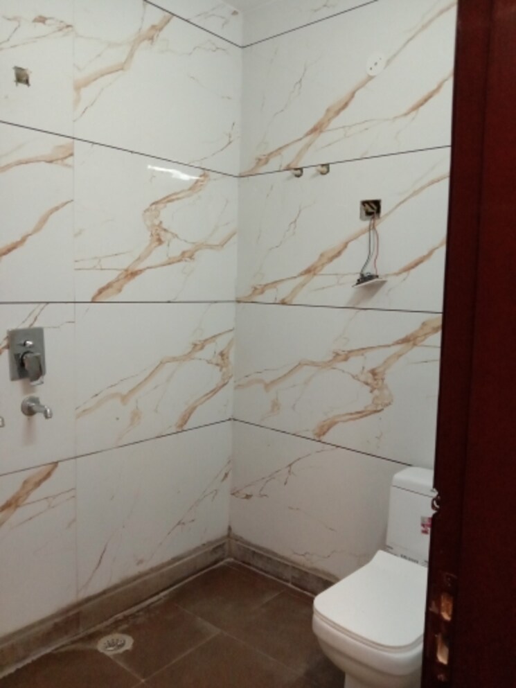 Bathroom, dwarka mor 3 Bedroom 675 Sq.Ft. Builder Floor In Dwarka Mor Delhi 8161560