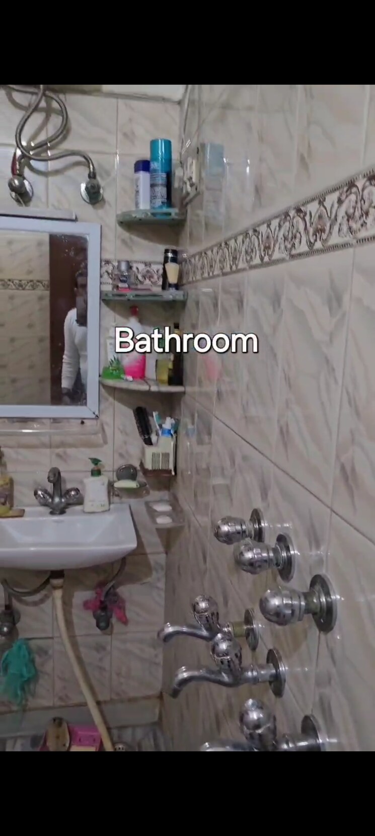 Bathroom, carnation-greens 3.5 Bedroom 275 Sq.Yd. Independent House In Sector 8 Faridabad 8162129