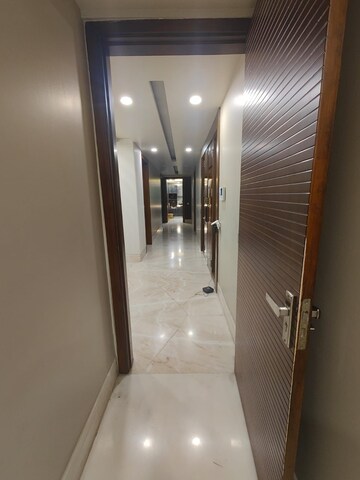 Building Lobby in 4 BHK Builder Floor at Infinite Luxury, South City 2 – for Rent