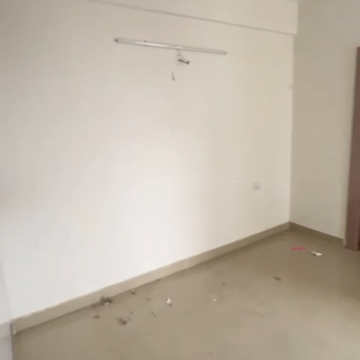 Room in 2 BHK Apartment at Suncity Avenue 76, Sector 76 – for Rent