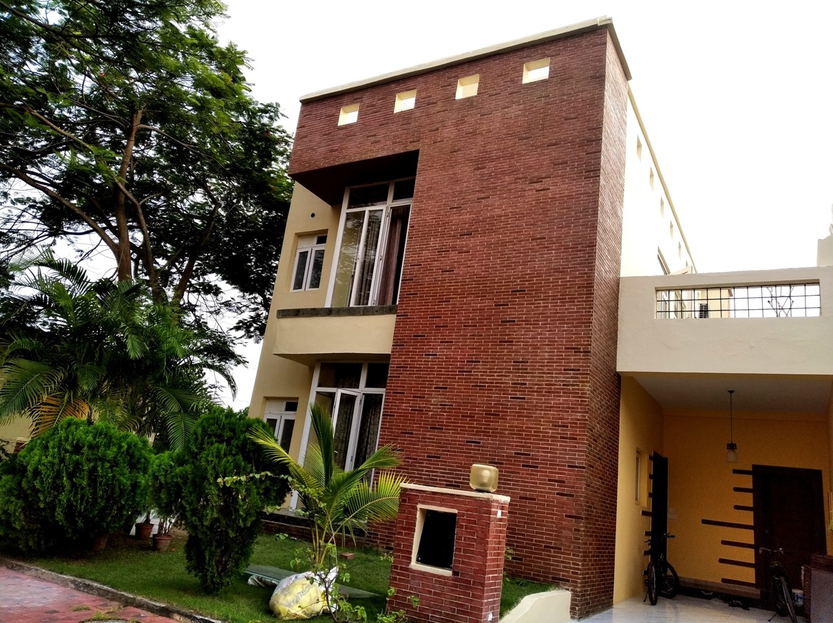 3.5 BHK + Servant Room,Study Room Villa For Sale in Sanjeeva Town Bungalows