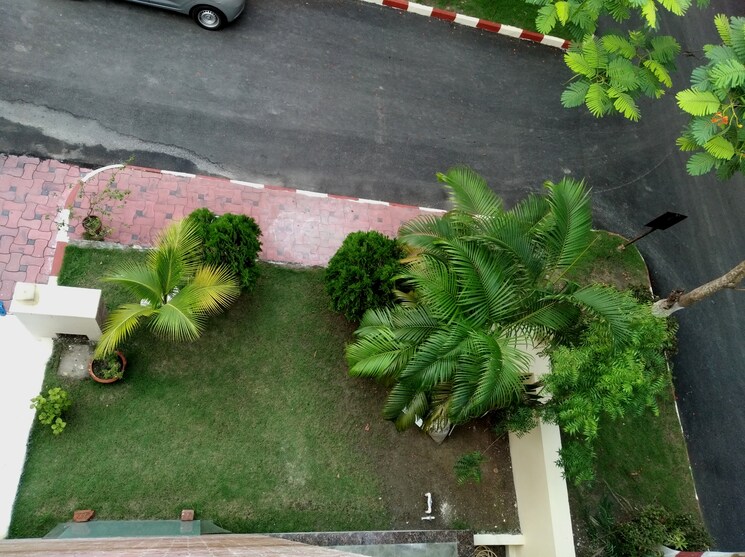 Garden, sanjeeva-town-bungalows 3.5 Bedroom 2600 Sq.Ft. Villa In Rajarhat Kolkata 8161581