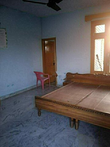 Bedroom in 2 BHK Builder Floor at Aliganj – for Rent