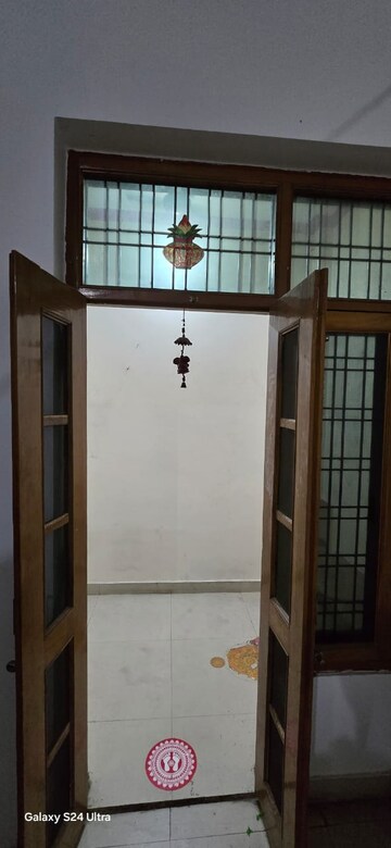 Room in 3 BHK Independent House at Gomti Nagar – for Rent