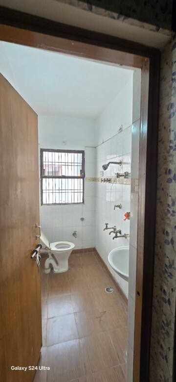 Bathroom in 3 BHK Independent House at Gomti Nagar – for Rent
