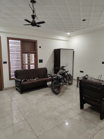 Living Room in 2 BHK Builder Floor at Sector 02 – for Rent