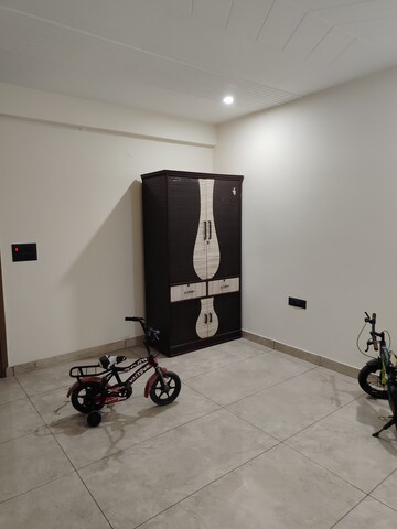 Room in 2 BHK Builder Floor at Sector 02 – for Rent