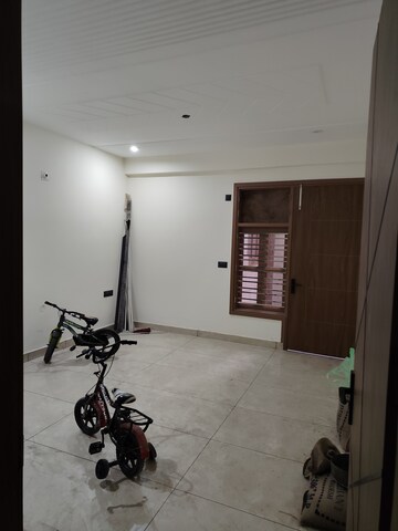 Room in 2 BHK Builder Floor at Sector 02 – for Rent