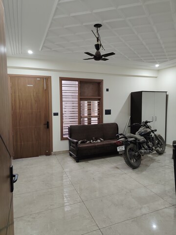Room in 2 BHK Builder Floor at Sector 02 – for Rent