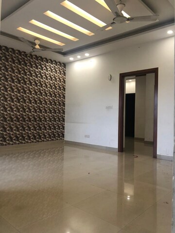 Room in 3.5 BHK Apartment at Ardee City Palm Grove Heights, Sector 52 – for Rent