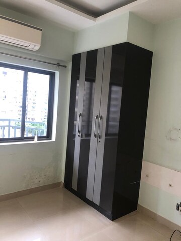 Room in 3.5 BHK Apartment at Ardee City Palm Grove Heights, Sector 52 – for Rent