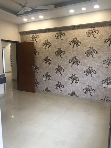 Room in 3.5 BHK Apartment at Ardee City Palm Grove Heights, Sector 52 – for Rent
