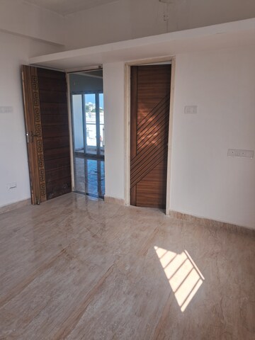 Room in 3 BHK Apartment at Kk Nagar – for Sale