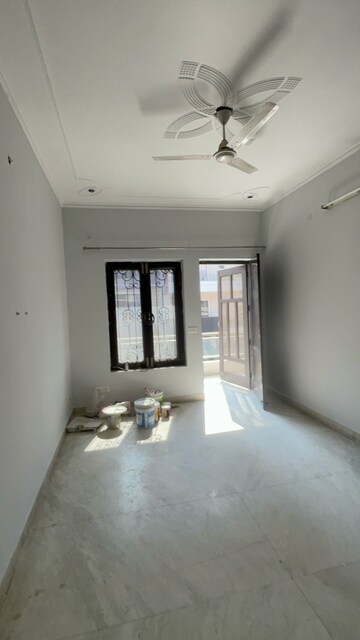 Room in 3 BHK Builder Floor at Sector 23 – for Rent