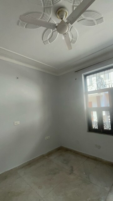 Room in 3 BHK Builder Floor at Sector 23 – for Rent