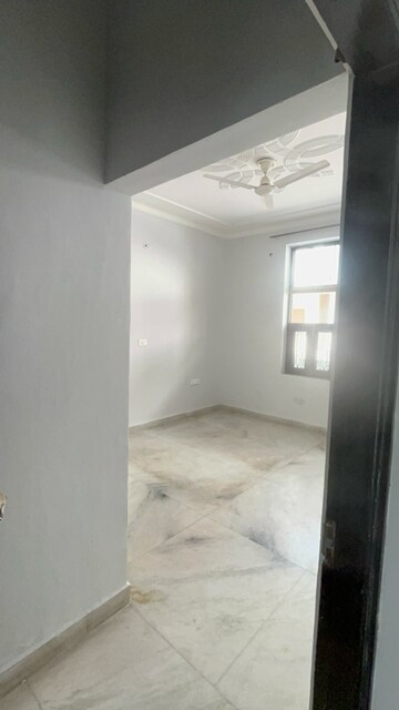 Room in 3 BHK Builder Floor at Sector 23 – for Rent